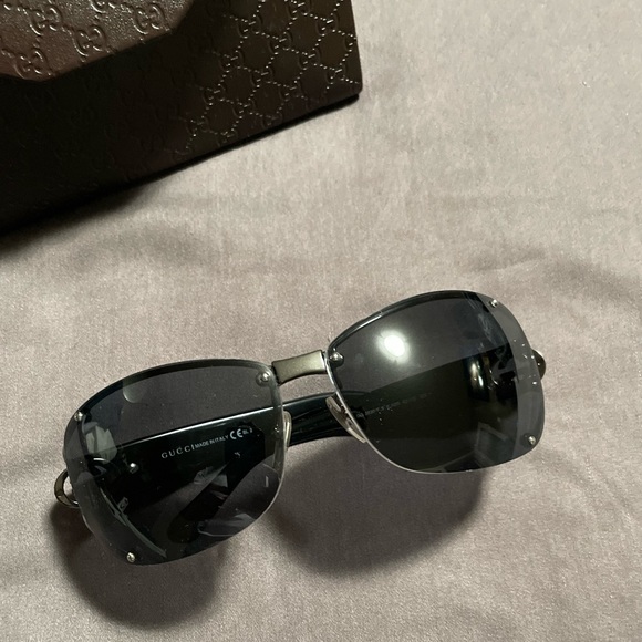 Womens Gray and Black Gucci Sunglasses - Picture 4 of 5